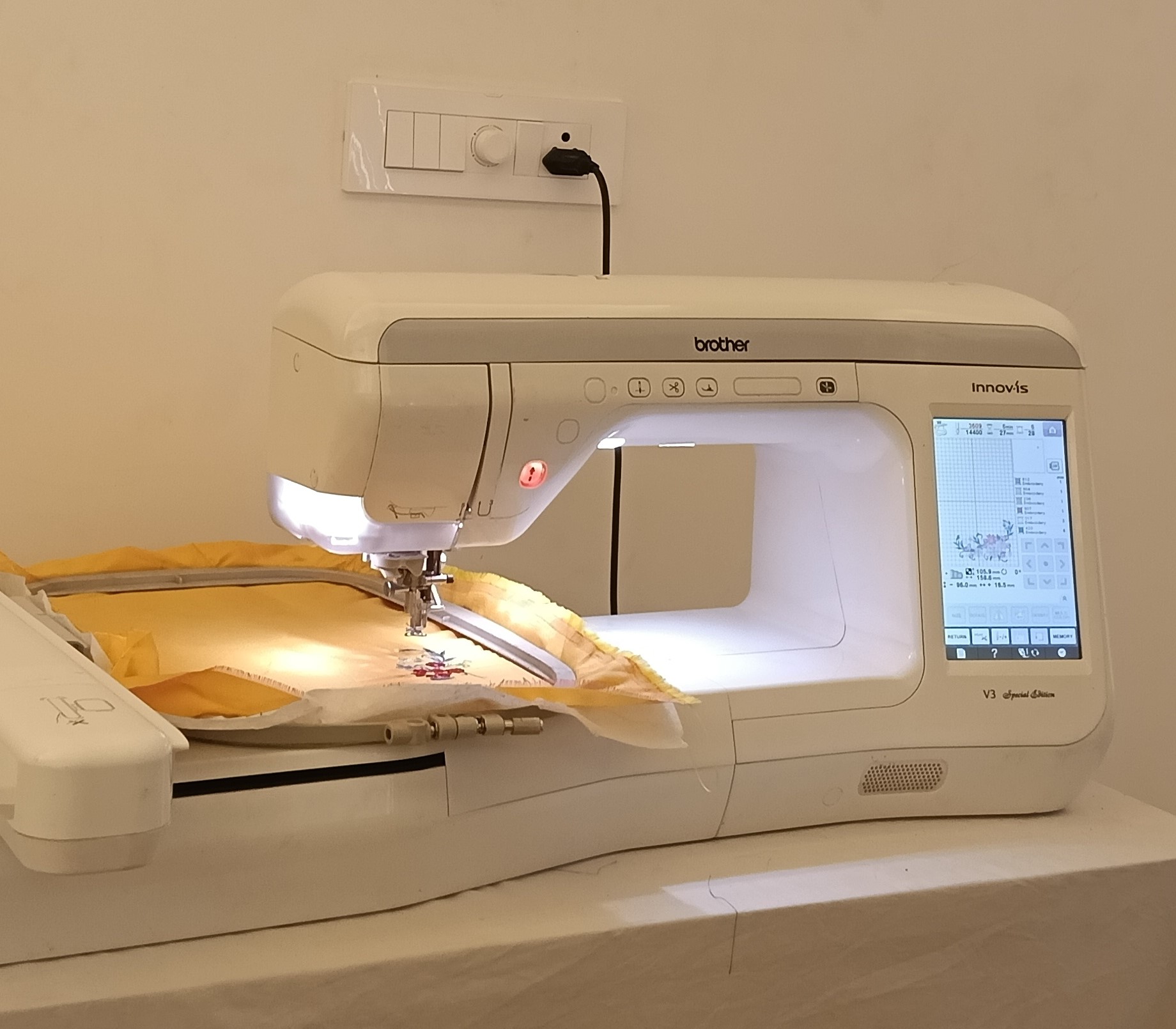 Brother Innov-is V3SE - View 2